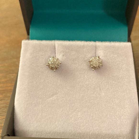 Effy Silver and diamond studs. - Picture 3 of 6